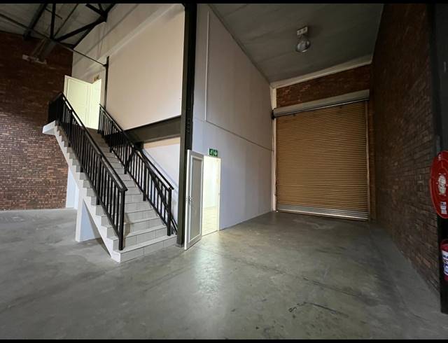 298M² WAREHOUSE TO LET IN OLIVEDALE